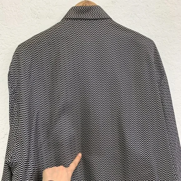 VERSACE Classic V2 Authentic Mens XL Silk Zig Zag Pattern Button Down Shirt - Picture 9 of 13
